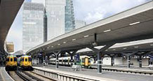 London Bridge Station and minicabs and cars